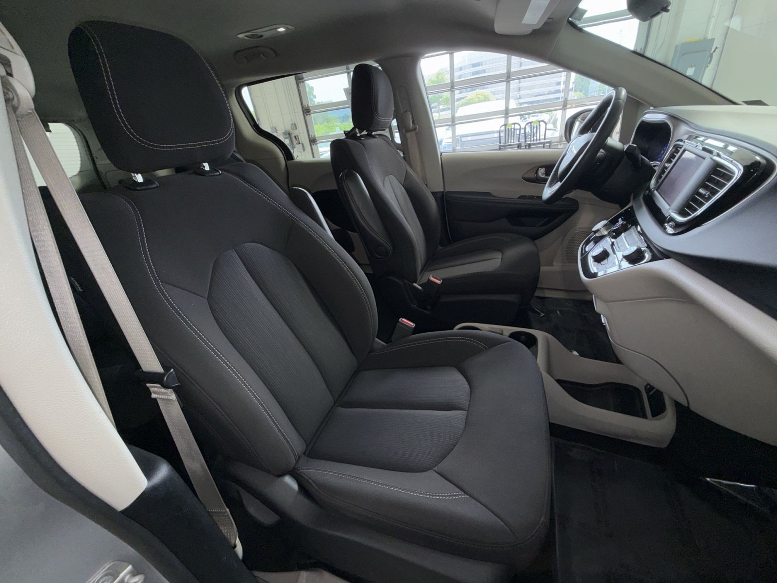 Used 2024 Chrysler Voyager LX FWD image 25