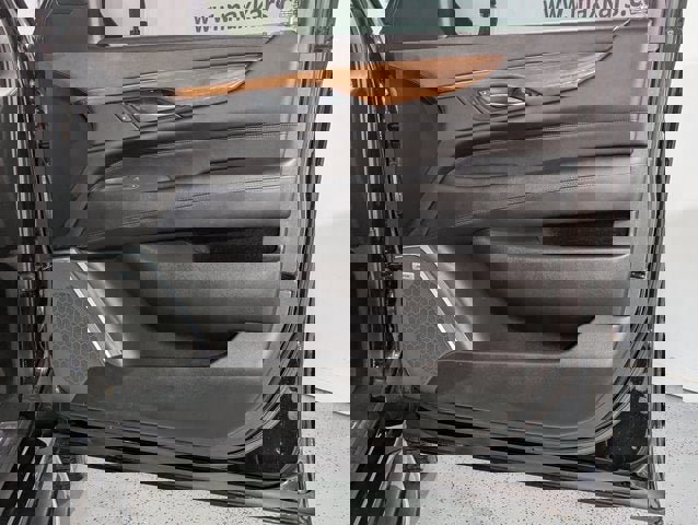 Used 2016 Cadillac Escalade Luxury image 21