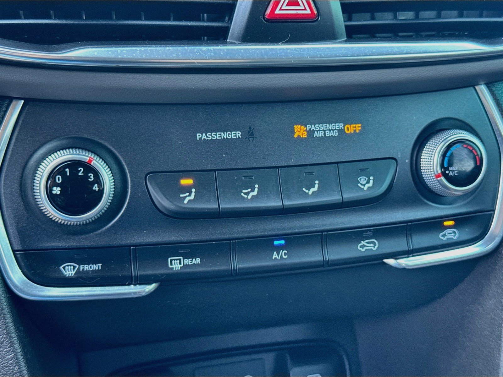 Used 2019 Hyundai Santa Fe SE AWD/4WD image 11