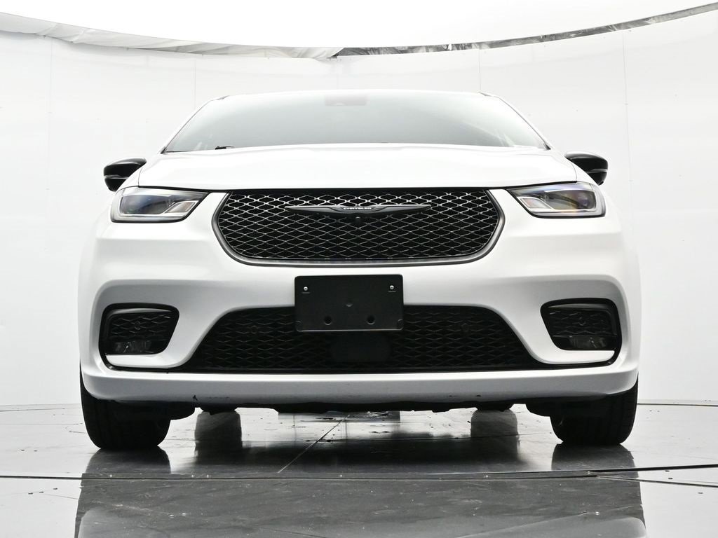 Used 2024 Chrysler Pacifica Select image 39