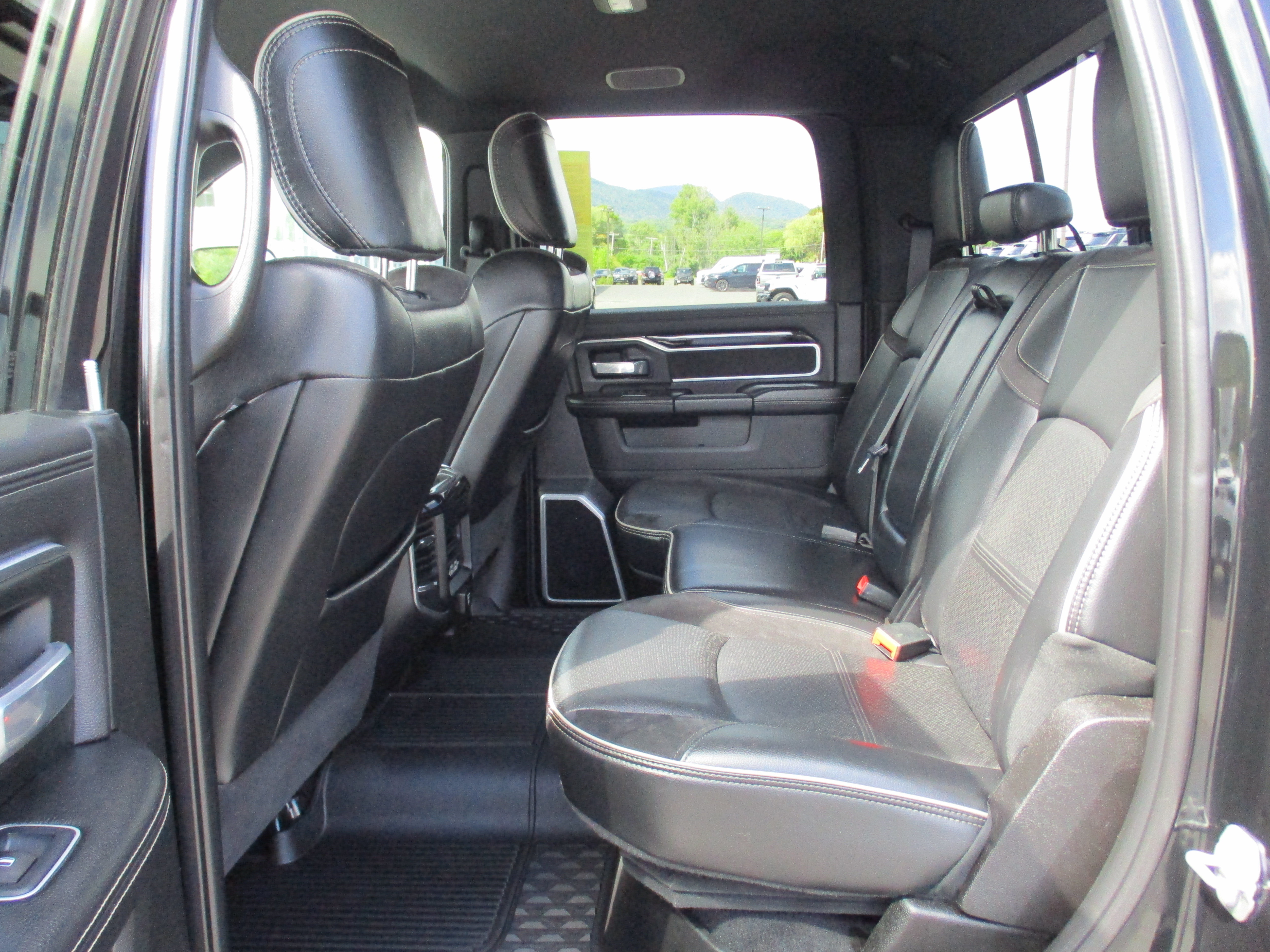 Used 2020 RAM 2500 Laramie AWD/4WD image 12