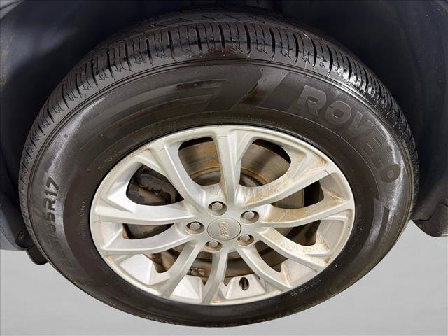 Used 2019 Jeep Cherokee Latitude w/ Popular Appearance Group FWD image 11