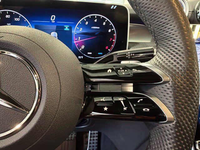 Used 2025 Mercedes-Benz GLC 300 4MATIC image 17