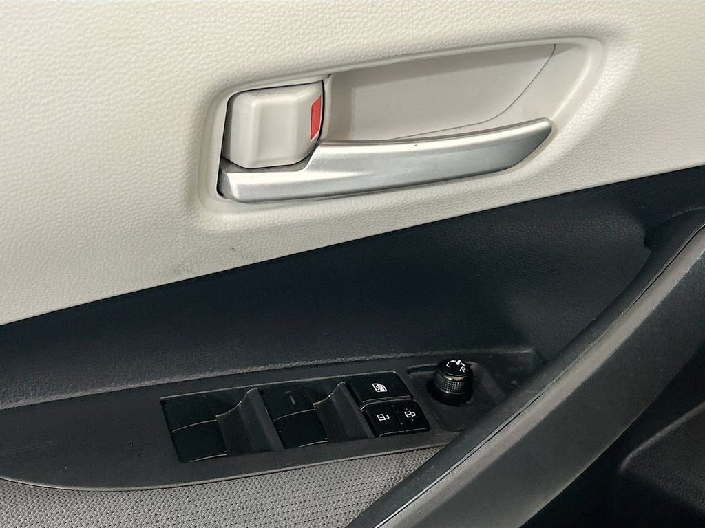 Used 2020 Toyota Corolla LE FWD image 15