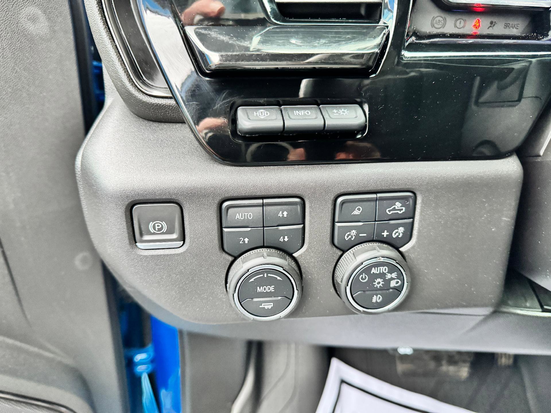 Used 2022 Chevrolet Silverado 1500 ZR2 w/ Technology Package image 25