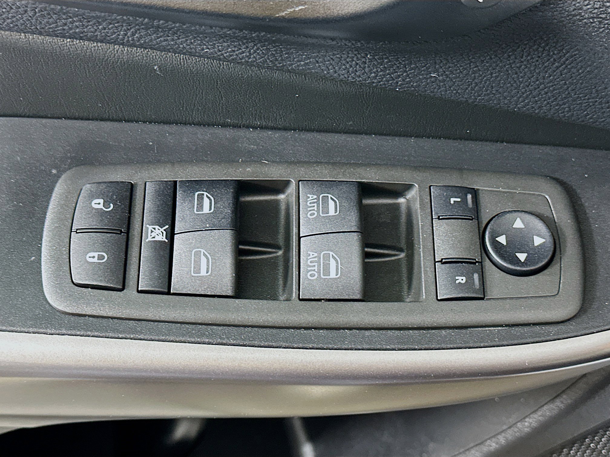 Used 2022 Jeep Cherokee Limited w/ Mopar Interior Package image 15