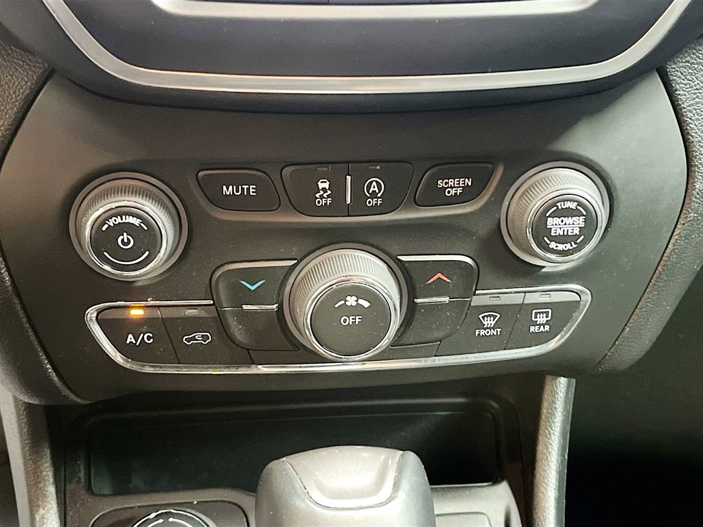 Used 2022 Jeep Cherokee Latitude AWD/4WD image 15