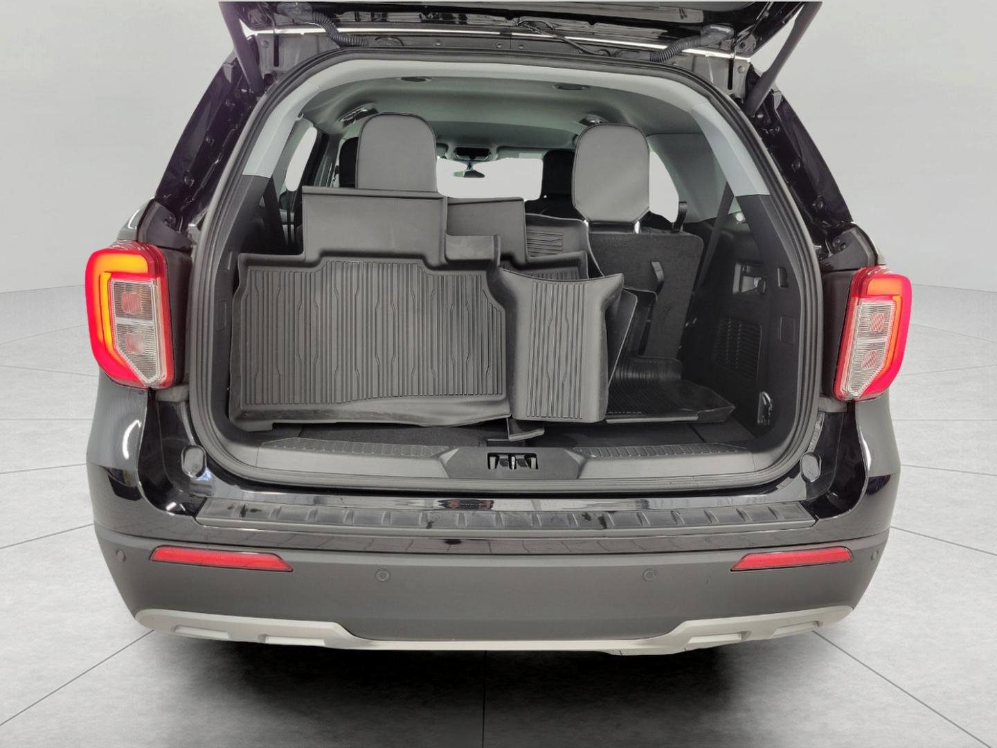 Used 2023 Ford Explorer XLT w/ Equipment Group 202A image 15