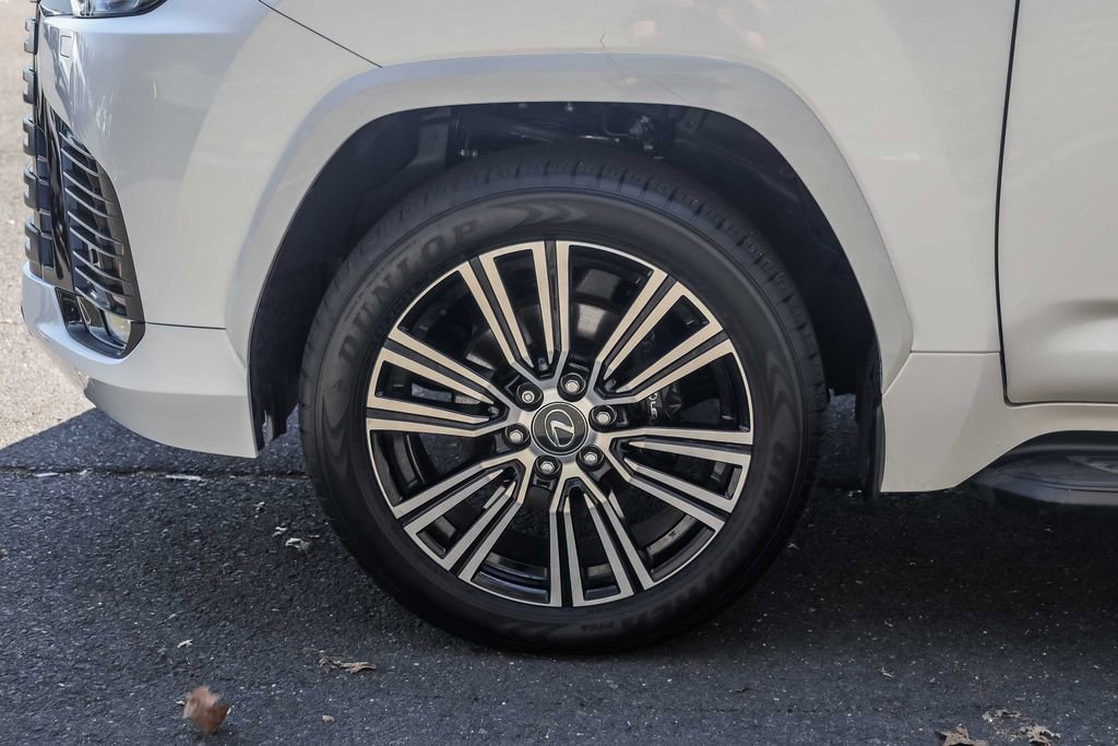 Used 2024 Lexus LX 600 4WD w/ Appearance Package image 10