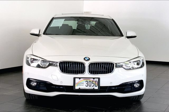 Used 2018 BMW 330e w/ Convenience Package RWD image 3
