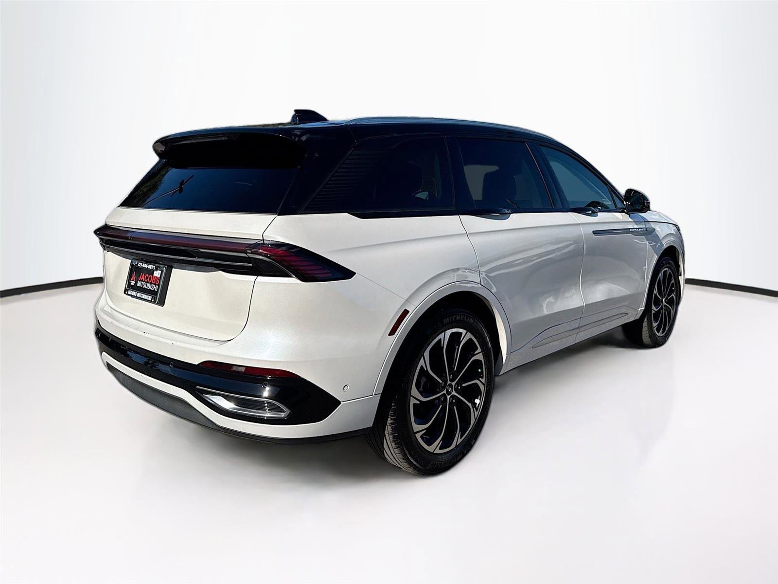 Used 2024 Lincoln Nautilus Reserve image 7