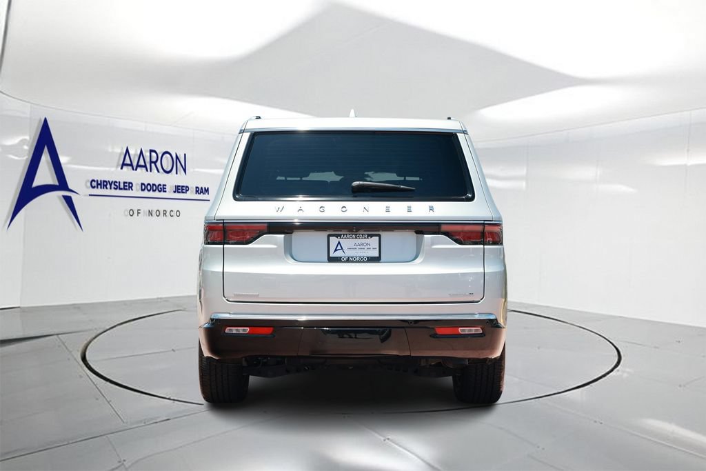 Used 2023 Jeep Wagoneer Series II AWD/4WD image 3