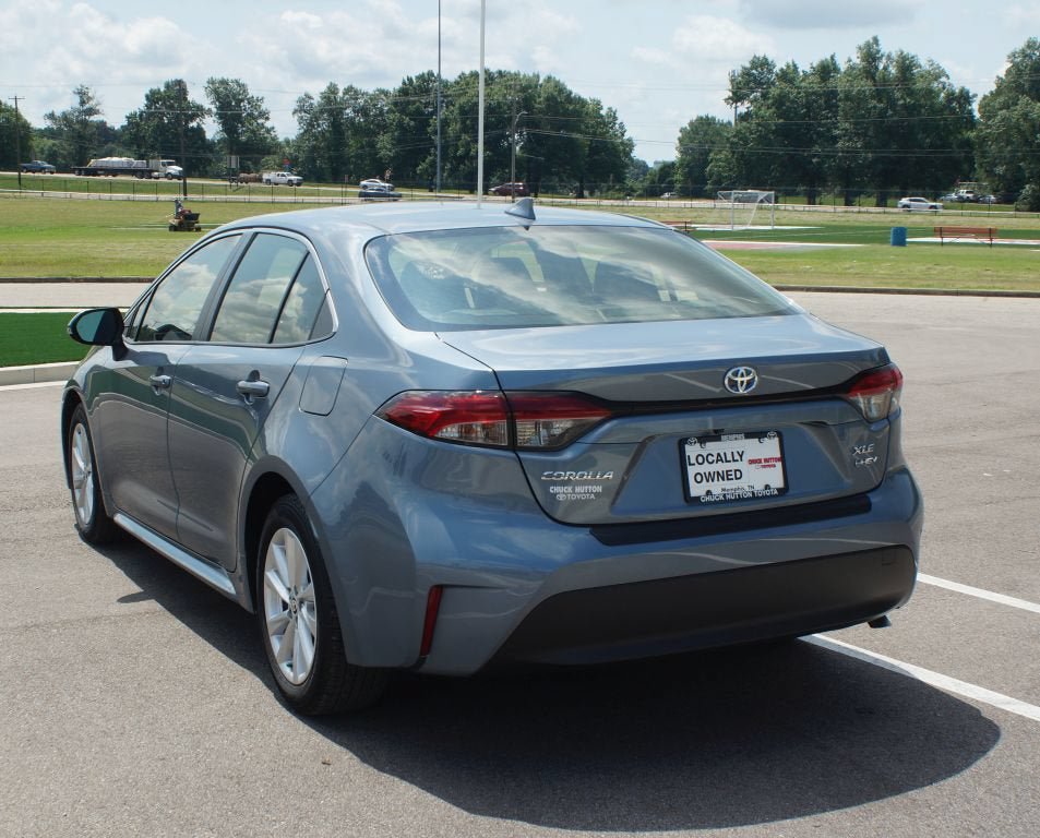 Used 2025 Toyota Corolla XLE FWD image 16
