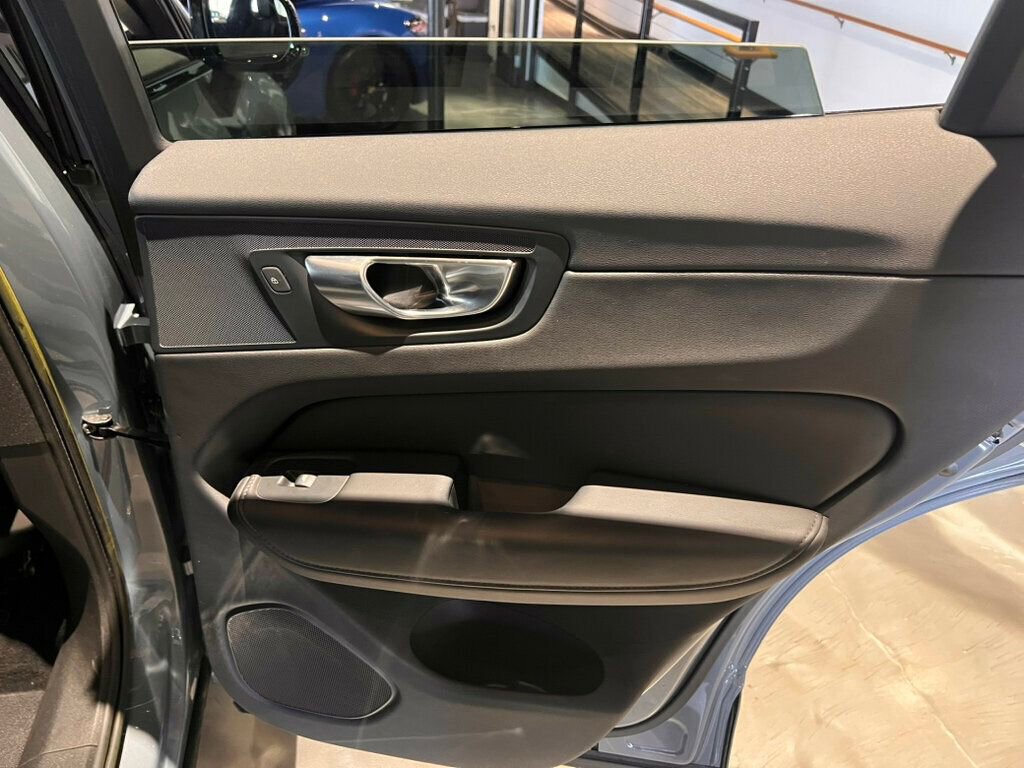 Used 2023 Volvo XC60 B5 Plus image 25