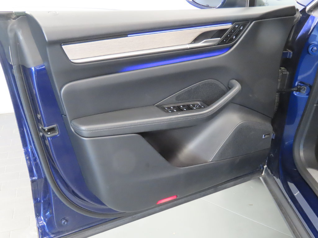 Certified 2024 Porsche Macan 4 Electric AWD/4WD image 35