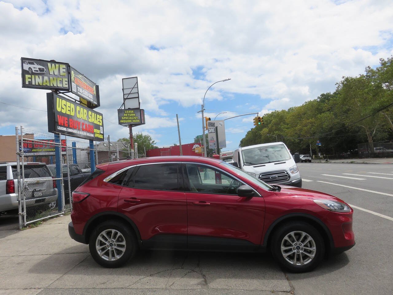 Used 2022 Ford Escape SE w/ Cold Weather Package AWD/4WD image 9