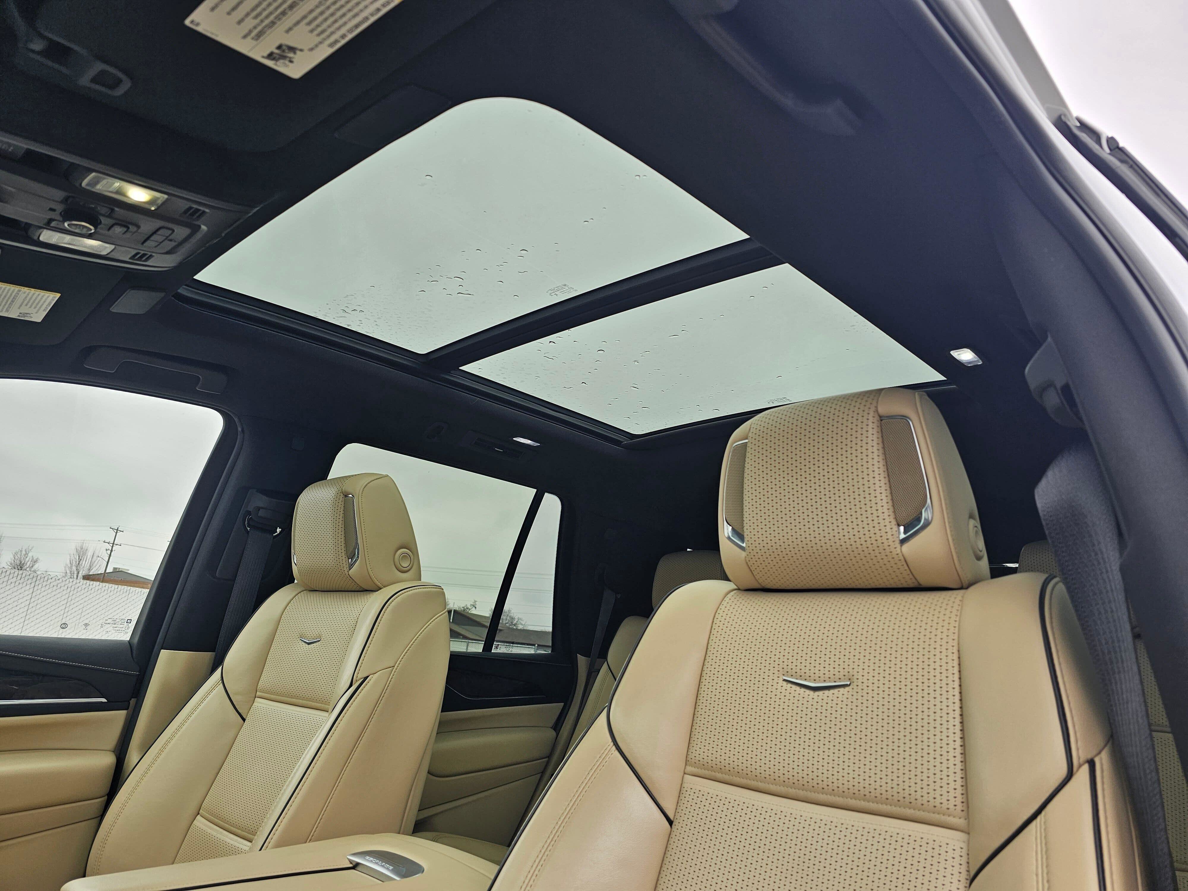 Used 2023 Cadillac Escalade Premium Luxury w/ Performance Package image 28