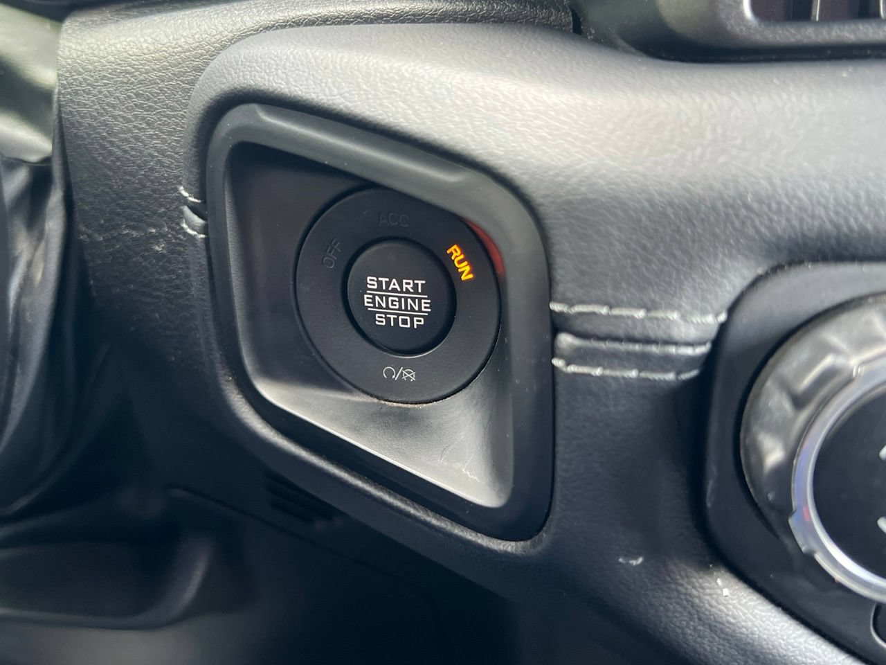 Used 2024 Jeep Wrangler Unlimited Sahara AWD/4WD image 35