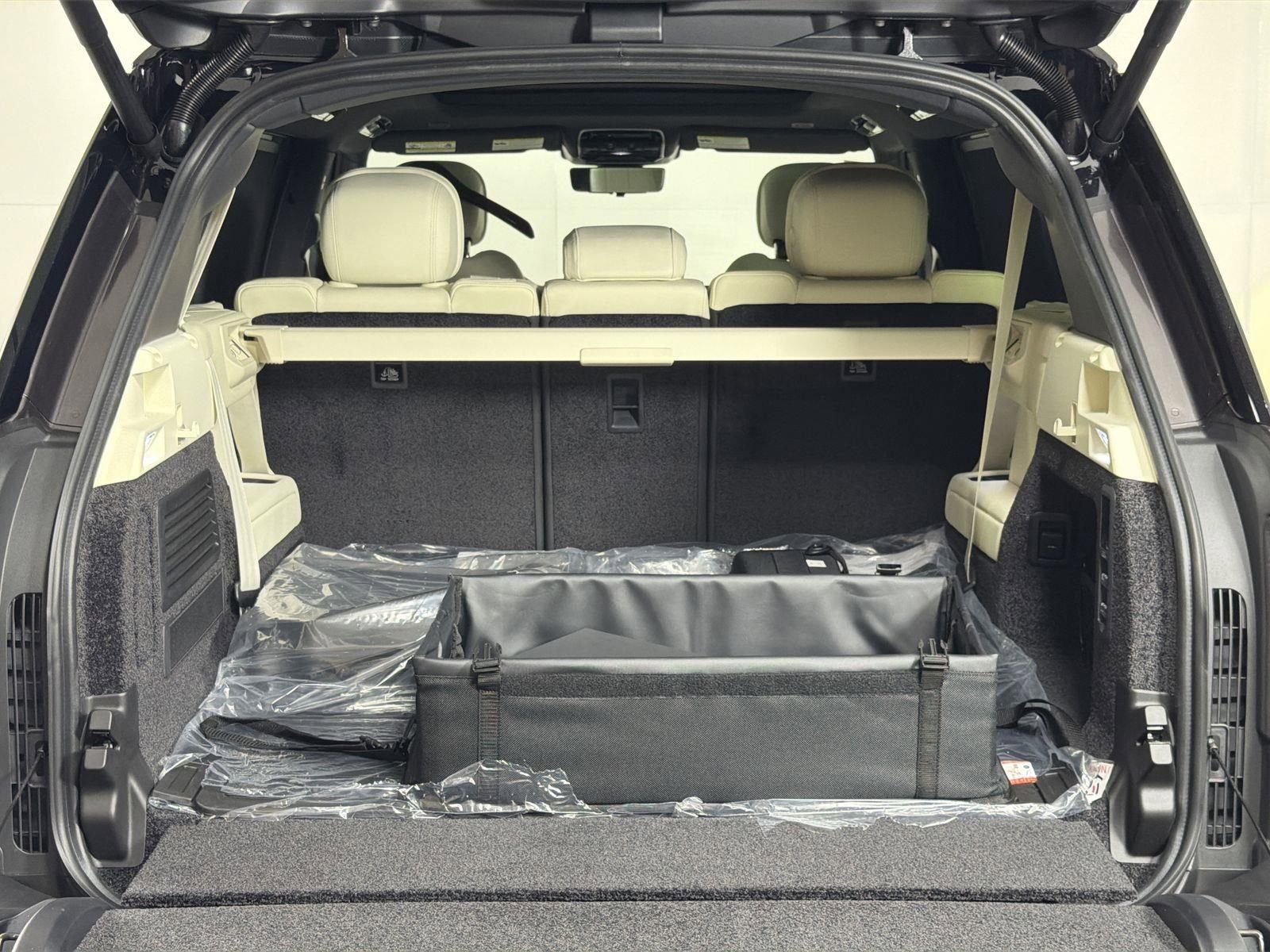 New 2026 Land Rover Range Rover Long Wheelbase SE image 28