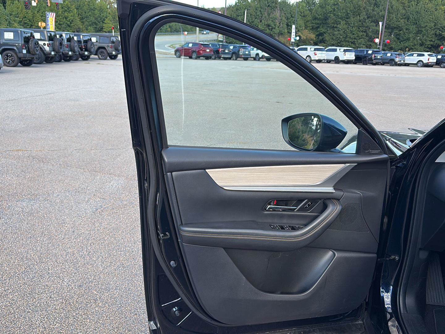 Used 2024 MAZDA CX-90 Plug-In Hybrid w/ Premium Pkg AWD/4WD image 8