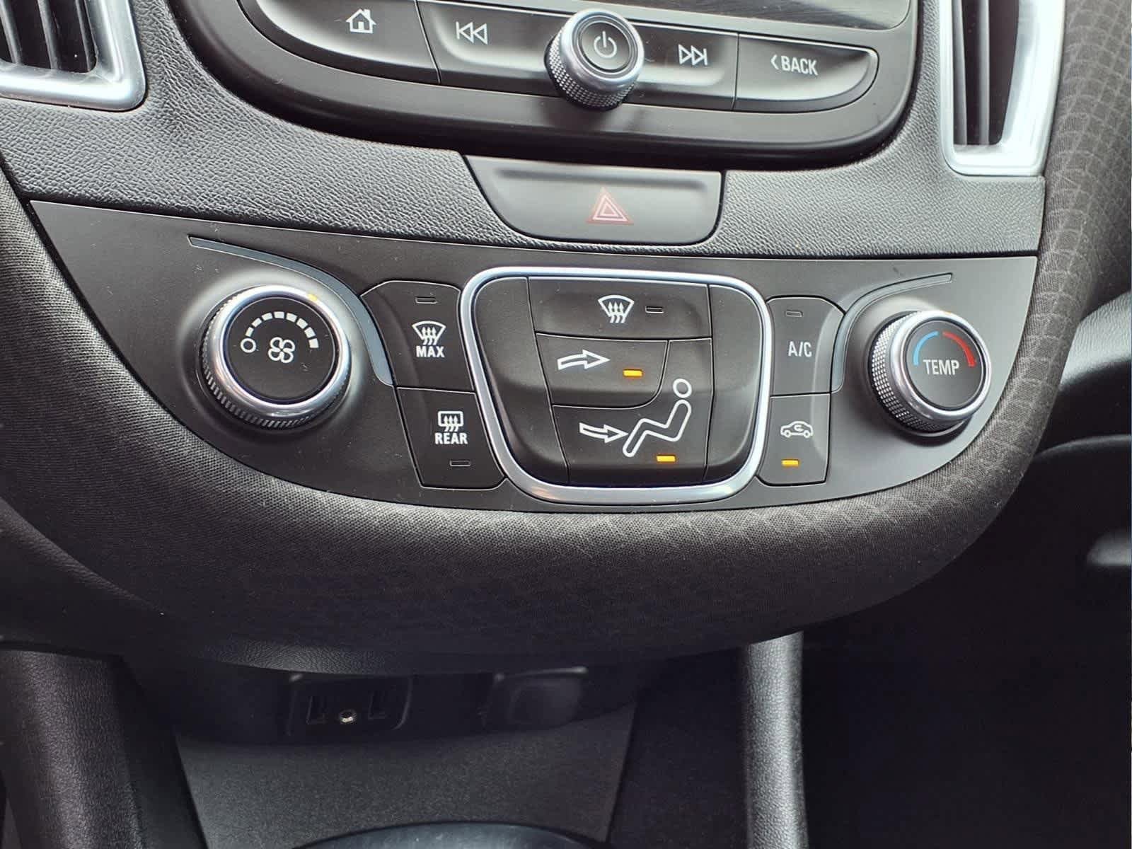 Used 2017 Chevrolet Malibu LT FWD image 18