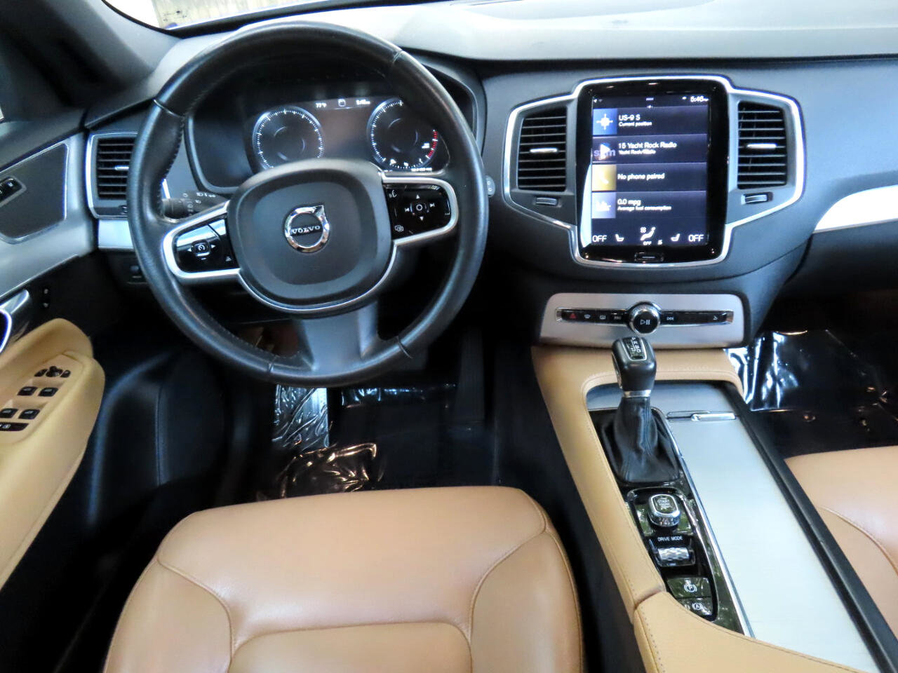 Used 2018 Volvo XC90 T6 Momentum w/ Convenience Package image 16