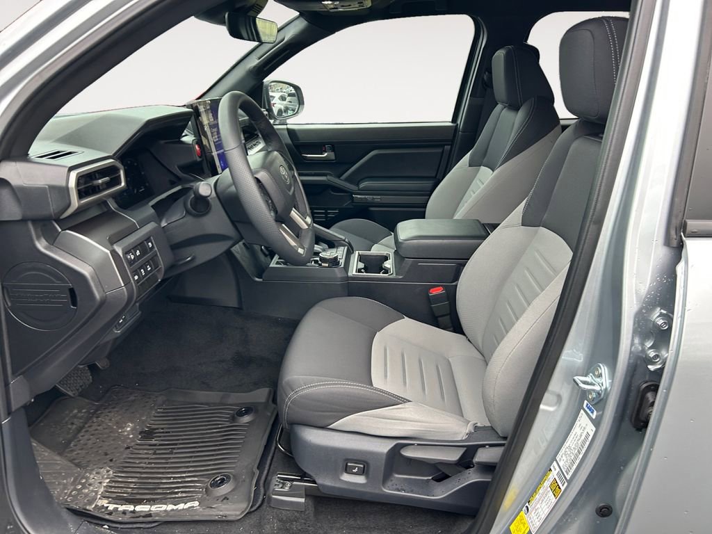 Used 2025 Toyota Tacoma TRD Off-Road image 15