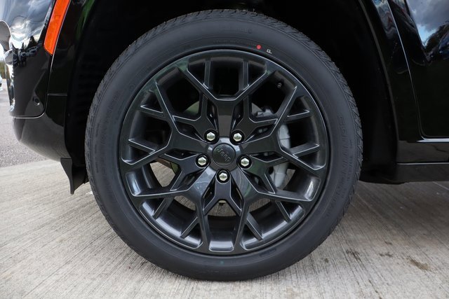 New 2025 Jeep Grand Cherokee Summit w/ Obsidian Package image 28
