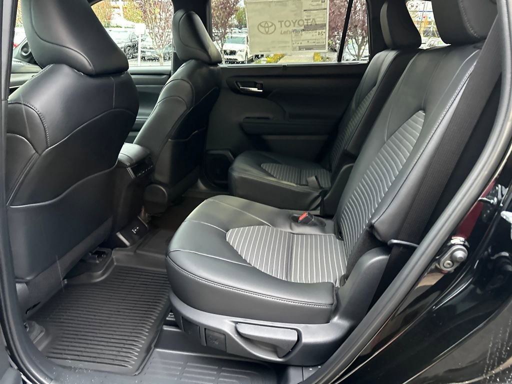 New 2025 Toyota Highlander XSE image 14