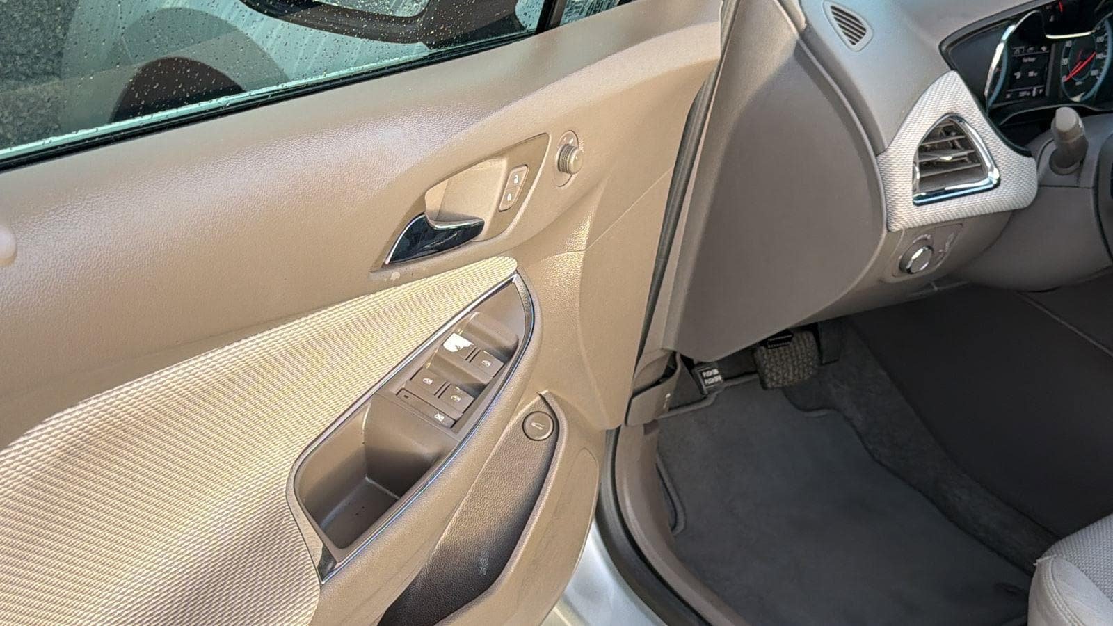 Used 2018 Chevrolet Cruze LT FWD image 15