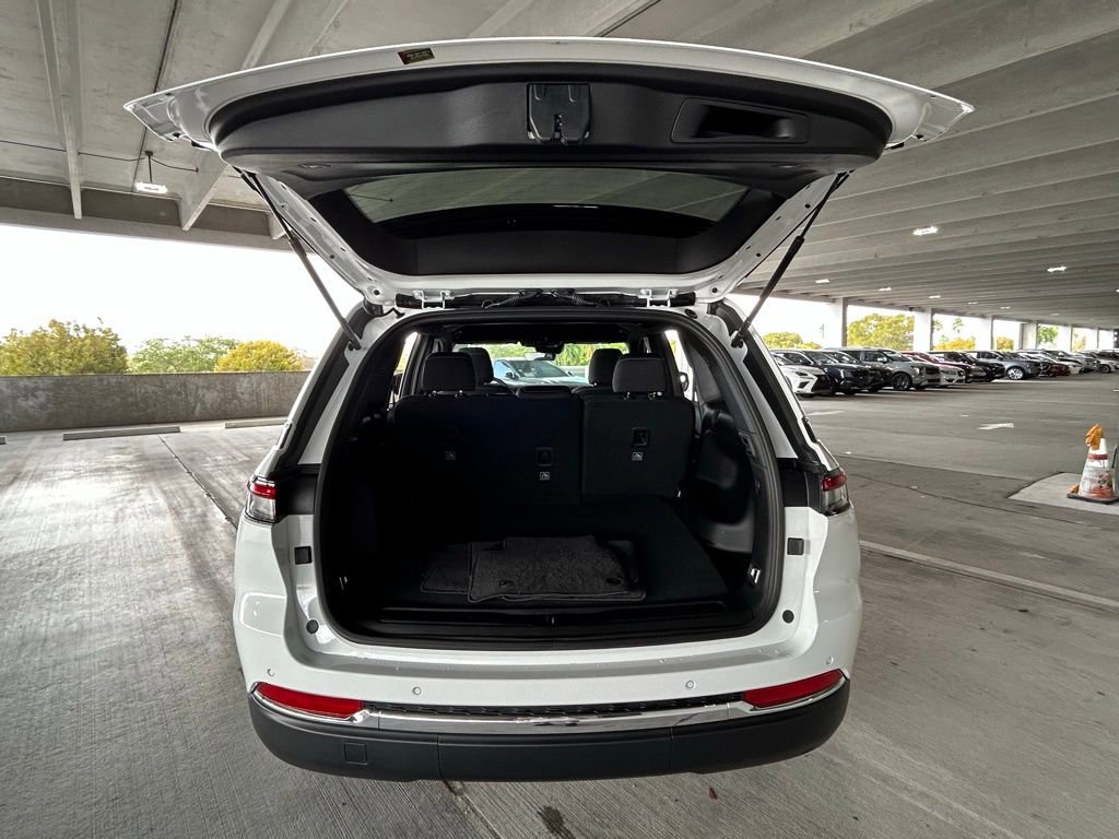 Used 2025 Jeep Grand Cherokee Laredo image 42