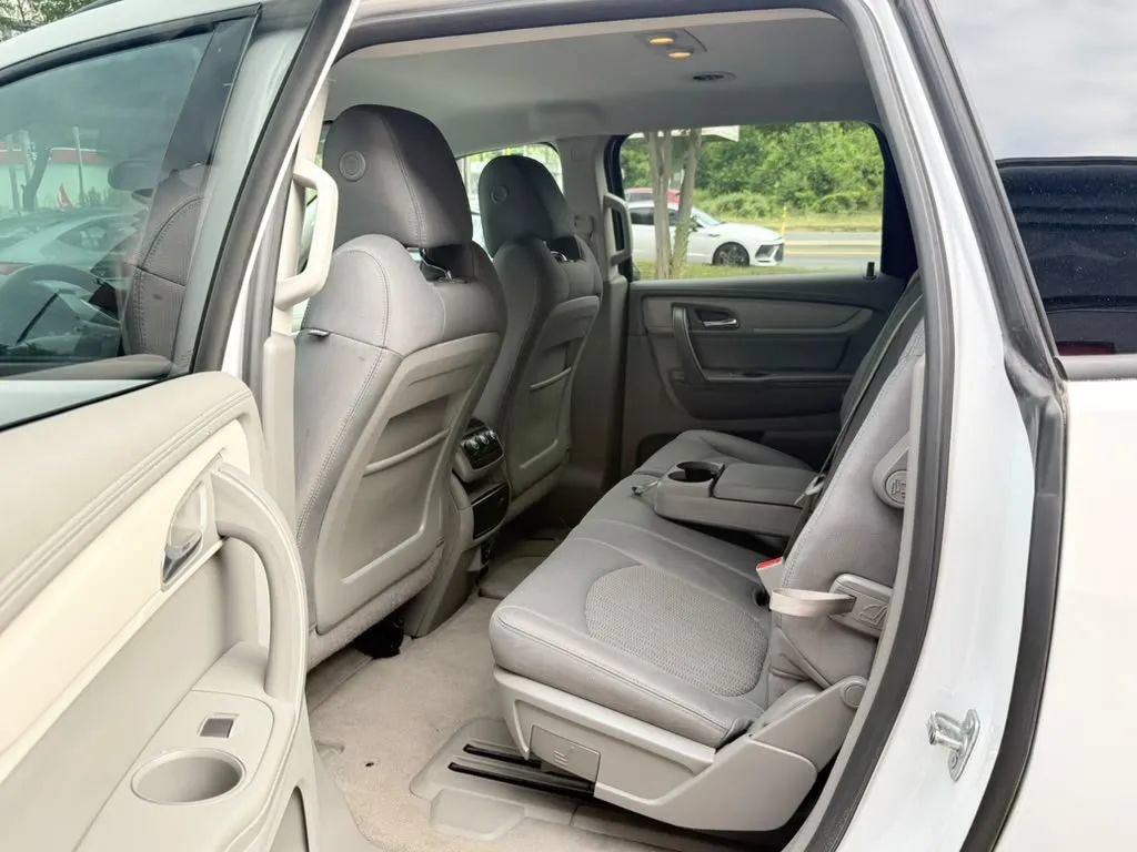 Used 2017 Chevrolet Traverse LS AWD/4WD image 16