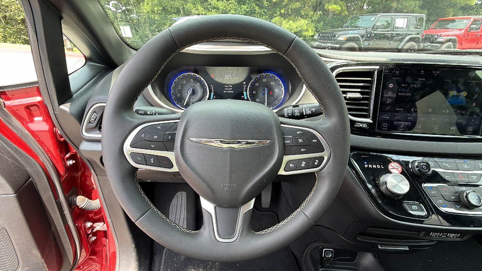 Used 2025 Chrysler Pacifica Select FWD image 25