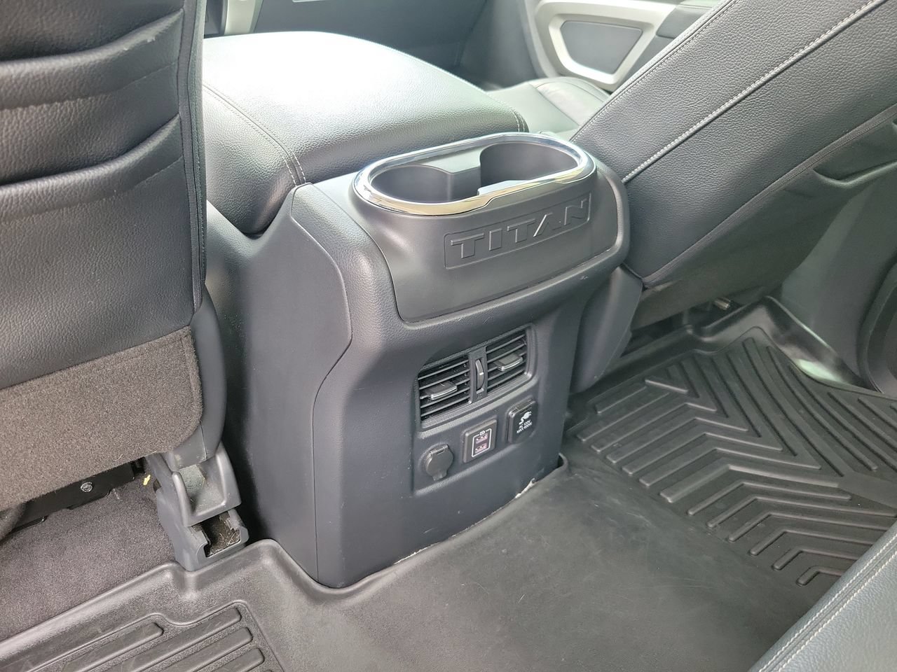 Used 2021 Nissan Titan SL AWD/4WD image 11