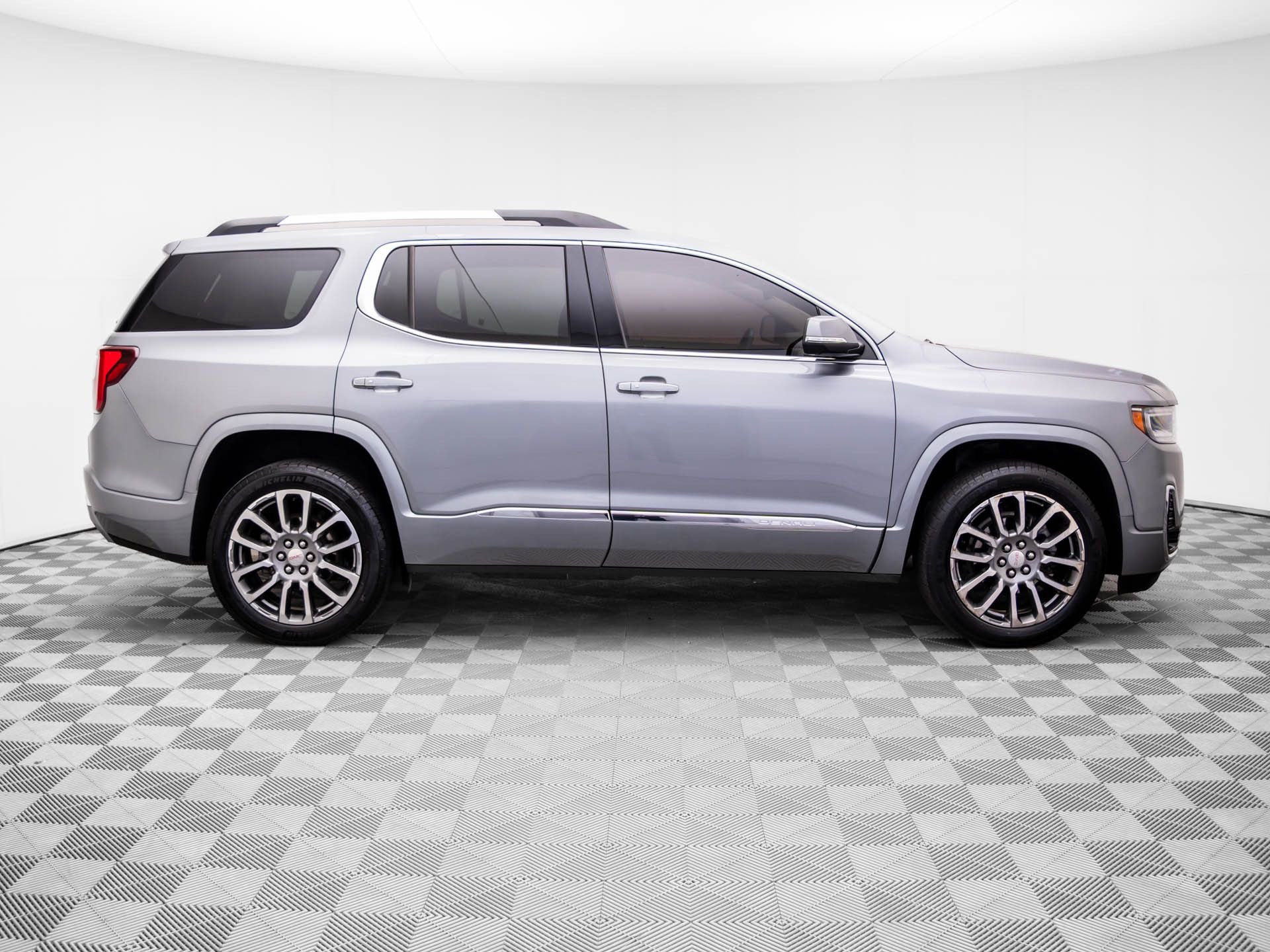 Used 2023 GMC Acadia Denali w/ Denali Ultimate Package image 7