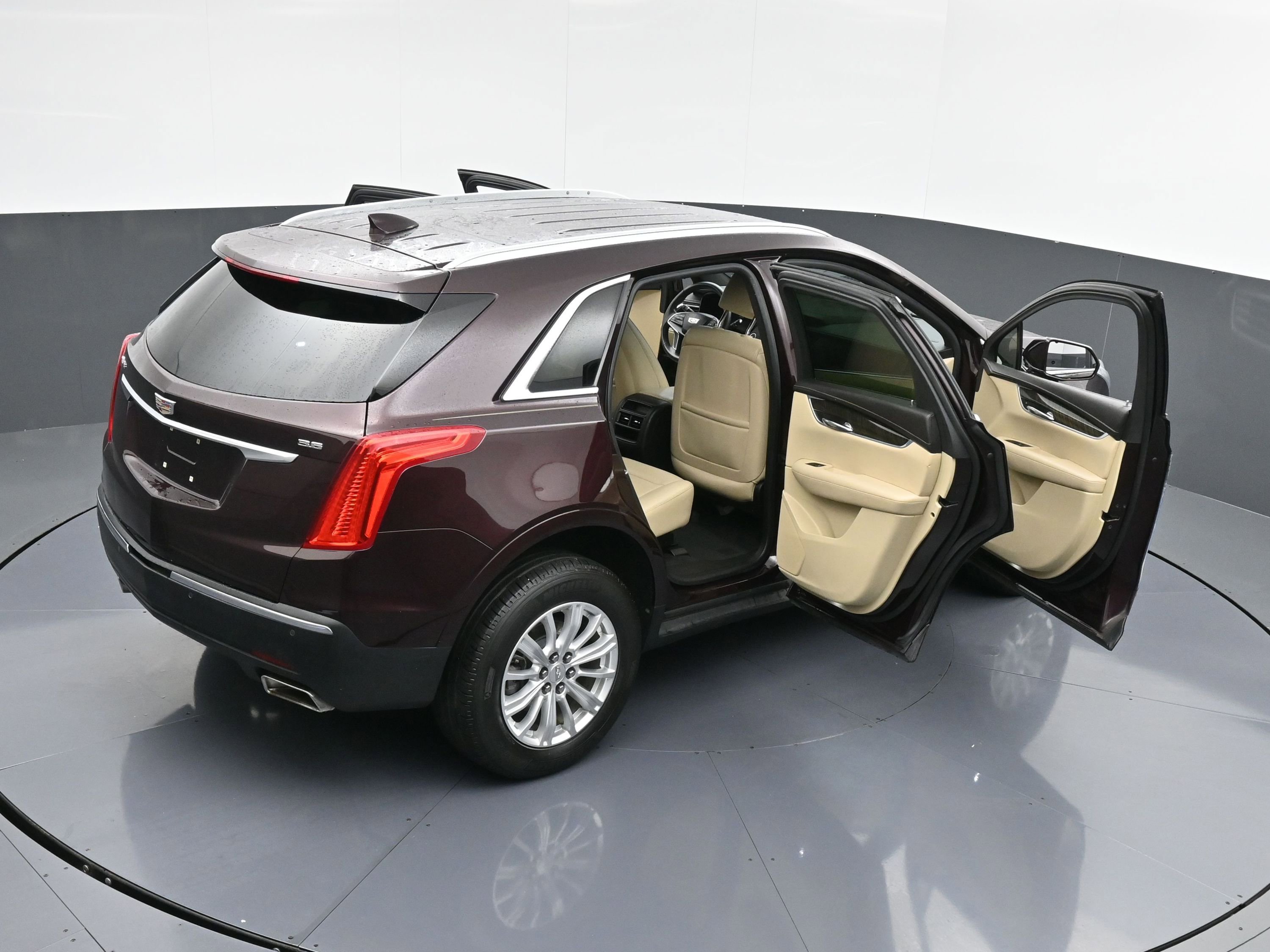 Used 2018 Cadillac XT5 FWD image 42