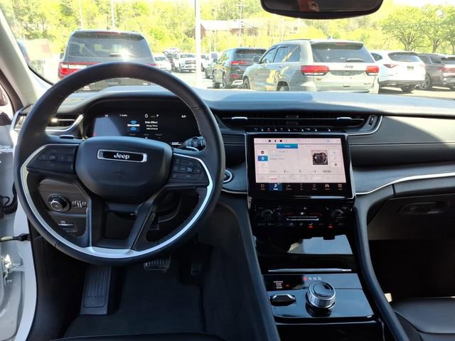 Used 2023 Jeep Grand Cherokee Limited AWD/4WD image 16