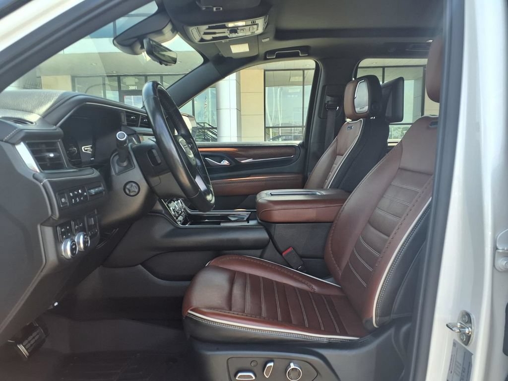 Used 2023 GMC Yukon XL Denali Ultimate AWD/4WD image 16