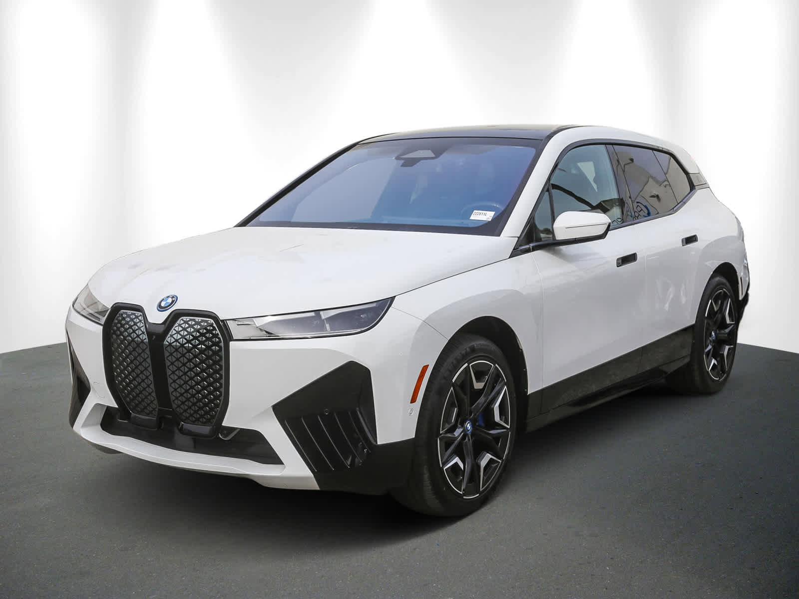 Used 2023 BMW iX xDrive50 w/ Sport Package image 3