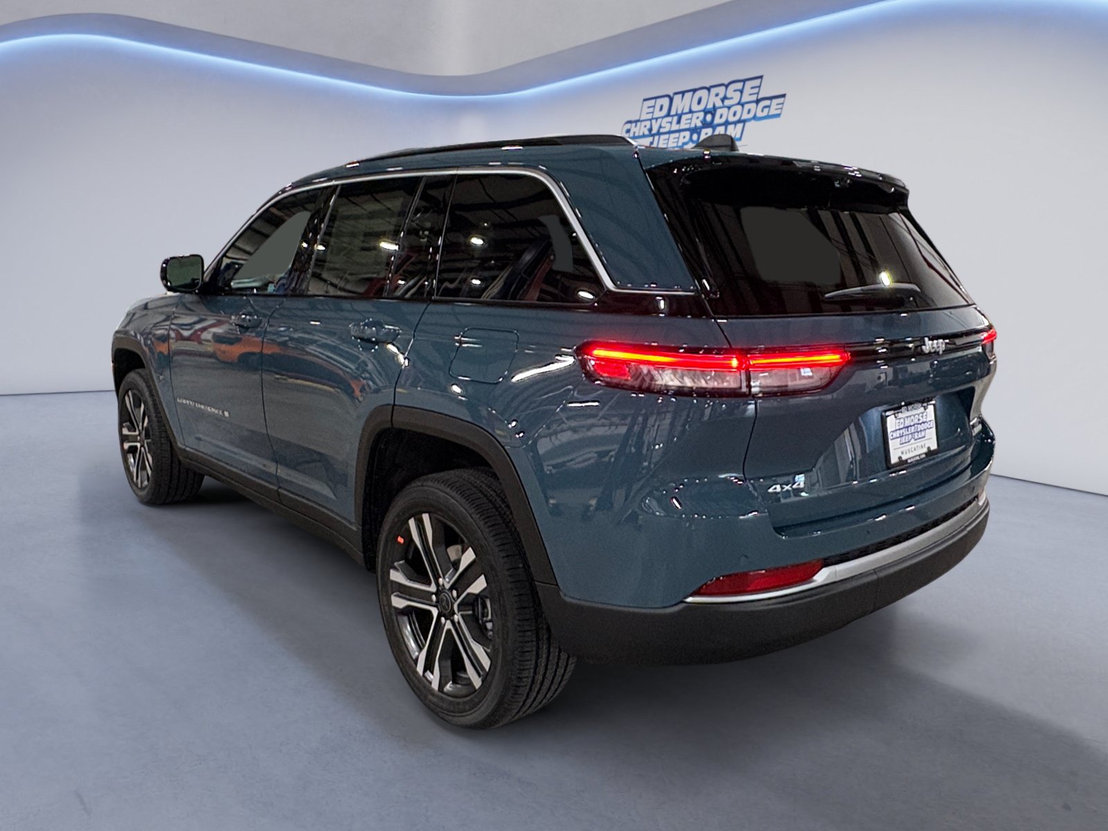 New 2027 Jeep Grand Cherokee Limited AWD/4WD image 3