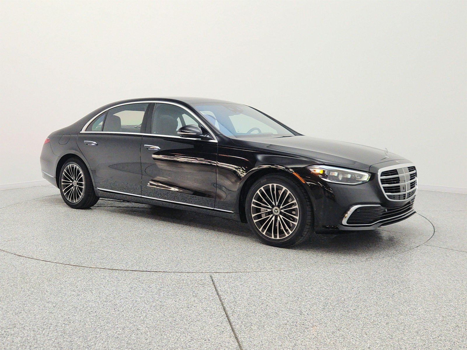 Used 2023 Mercedes-Benz S 580e 4MATIC Sedan image 3