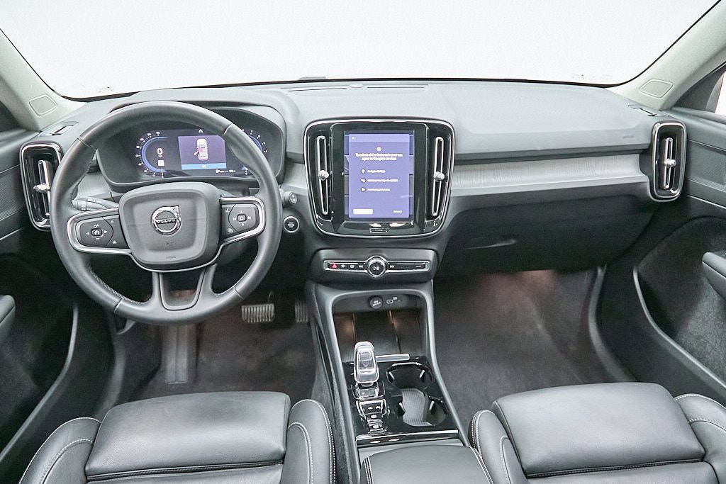 Certified 2024 Volvo XC40 B5 Plus w/ Climate Package image 19