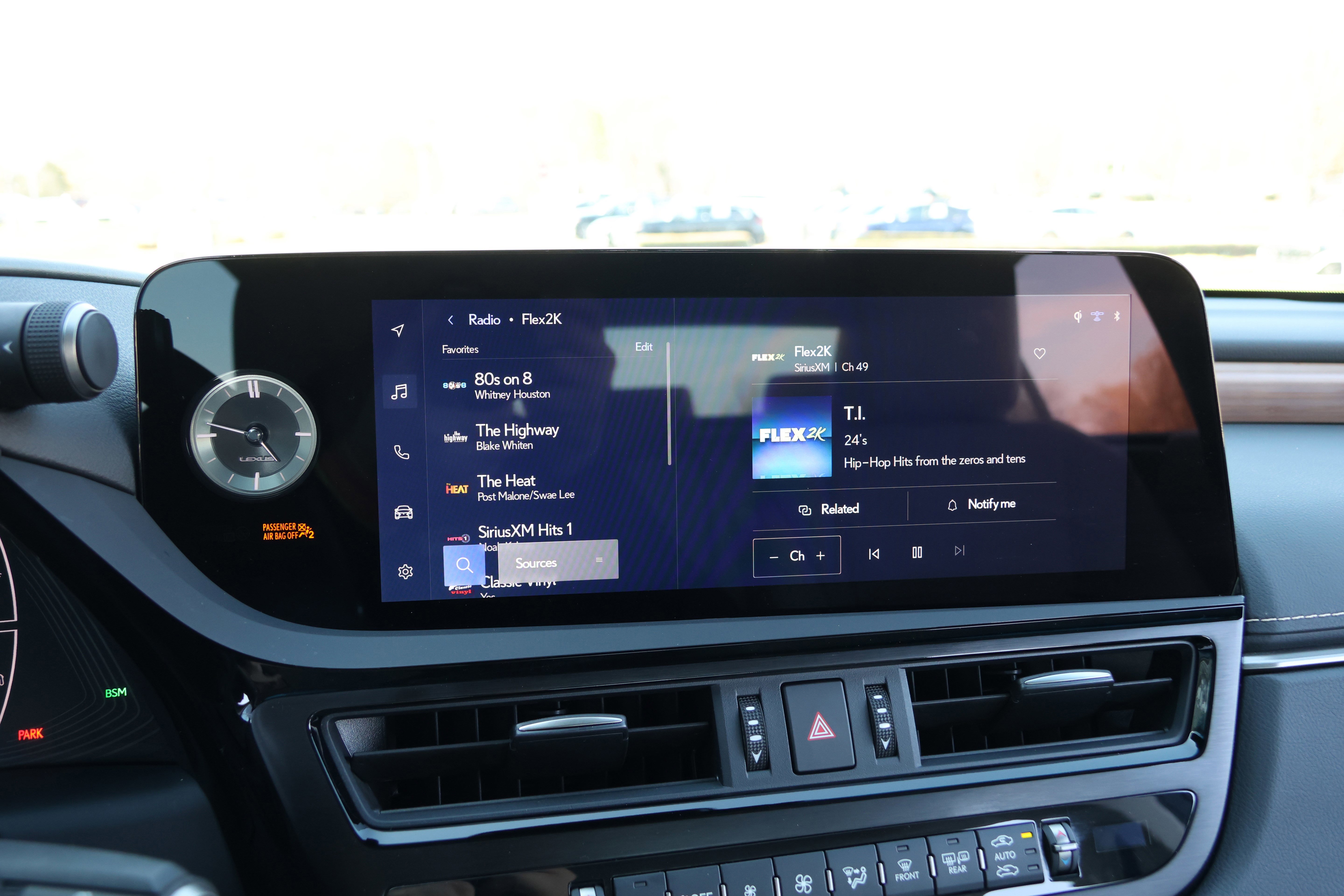 Used 2025 Lexus ES 300h w/ Premium Package image 21