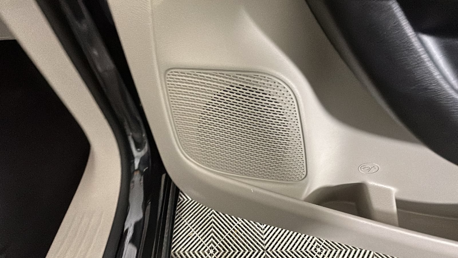 Used 2024 Chrysler Pacifica Touring-L FWD image 35