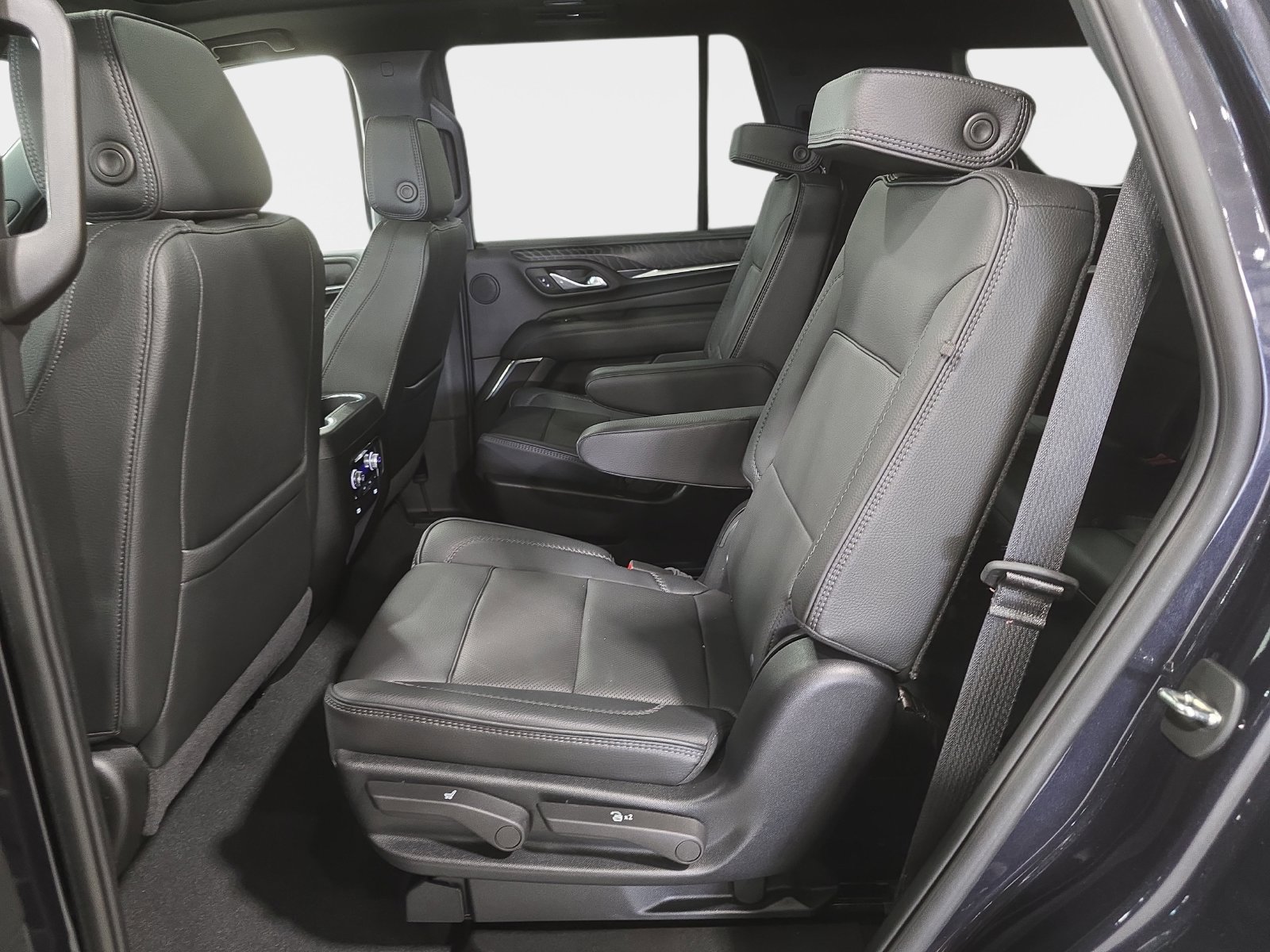 Used 2024 GMC Yukon Denali RWD image 29