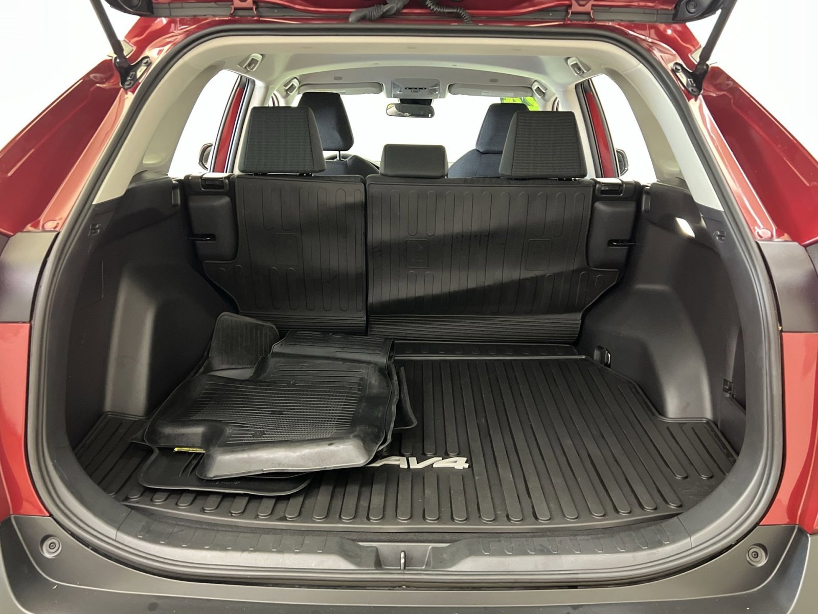 Used 2024 Toyota RAV4 LE AWD/4WD image 24