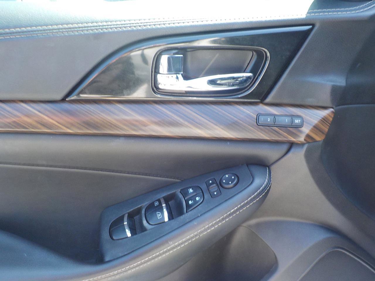 Used 2017 Nissan Maxima Platinum FWD image 11