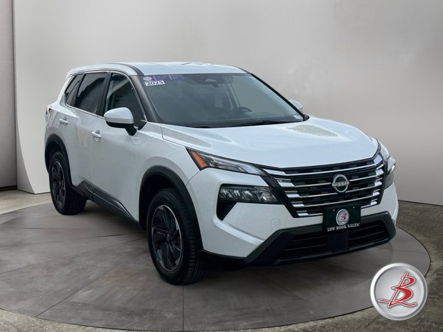 Used 2025 Nissan Rogue SV image 1