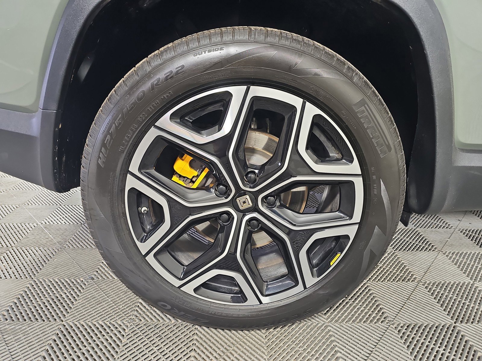 Used 2022 Rivian R1S Launch Edition image 11