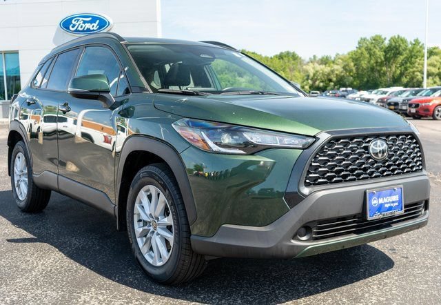 Used 2023 Toyota Corolla Cross LE w/ Moonroof Package AWD/4WD image 4